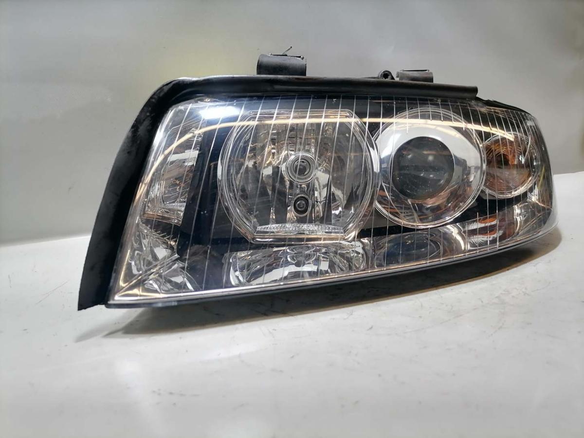 Audi A4 8E B6 original Scheinwerfer vorn links Halogen Bj.2002